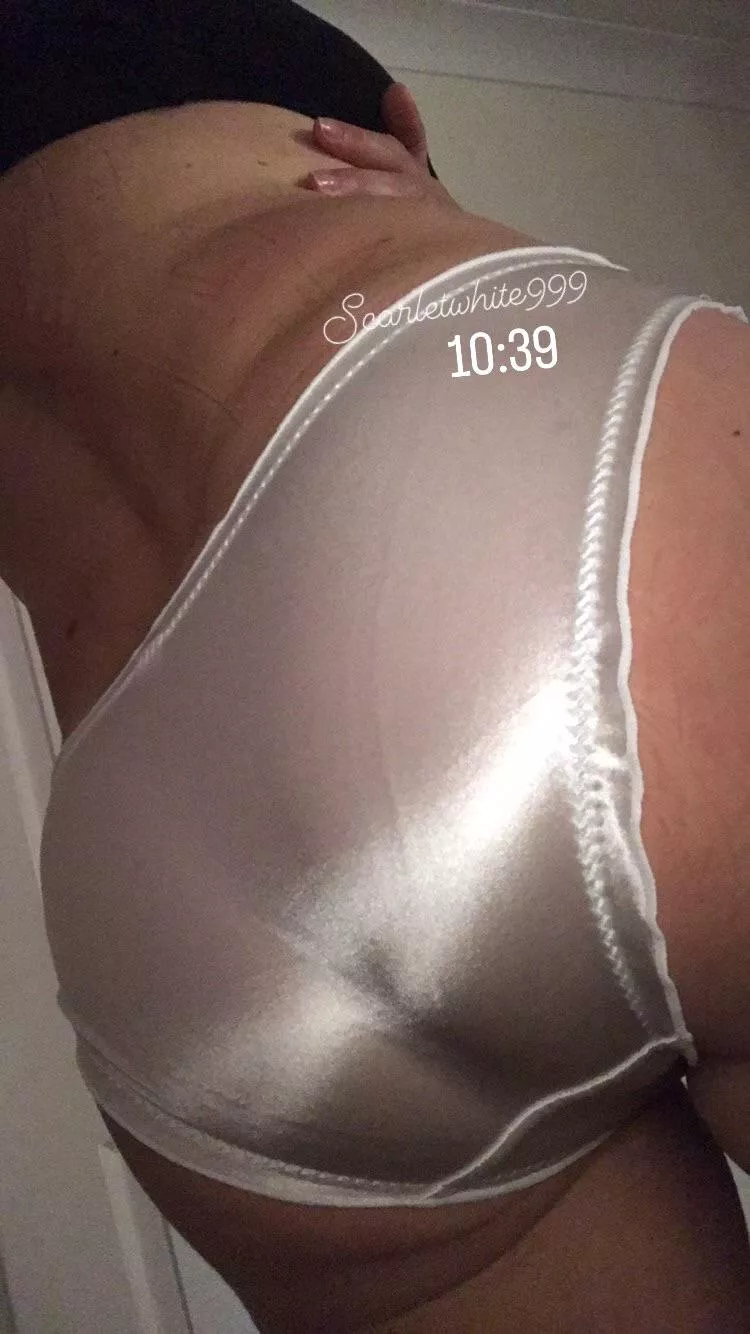 Satin Sunday 🤍