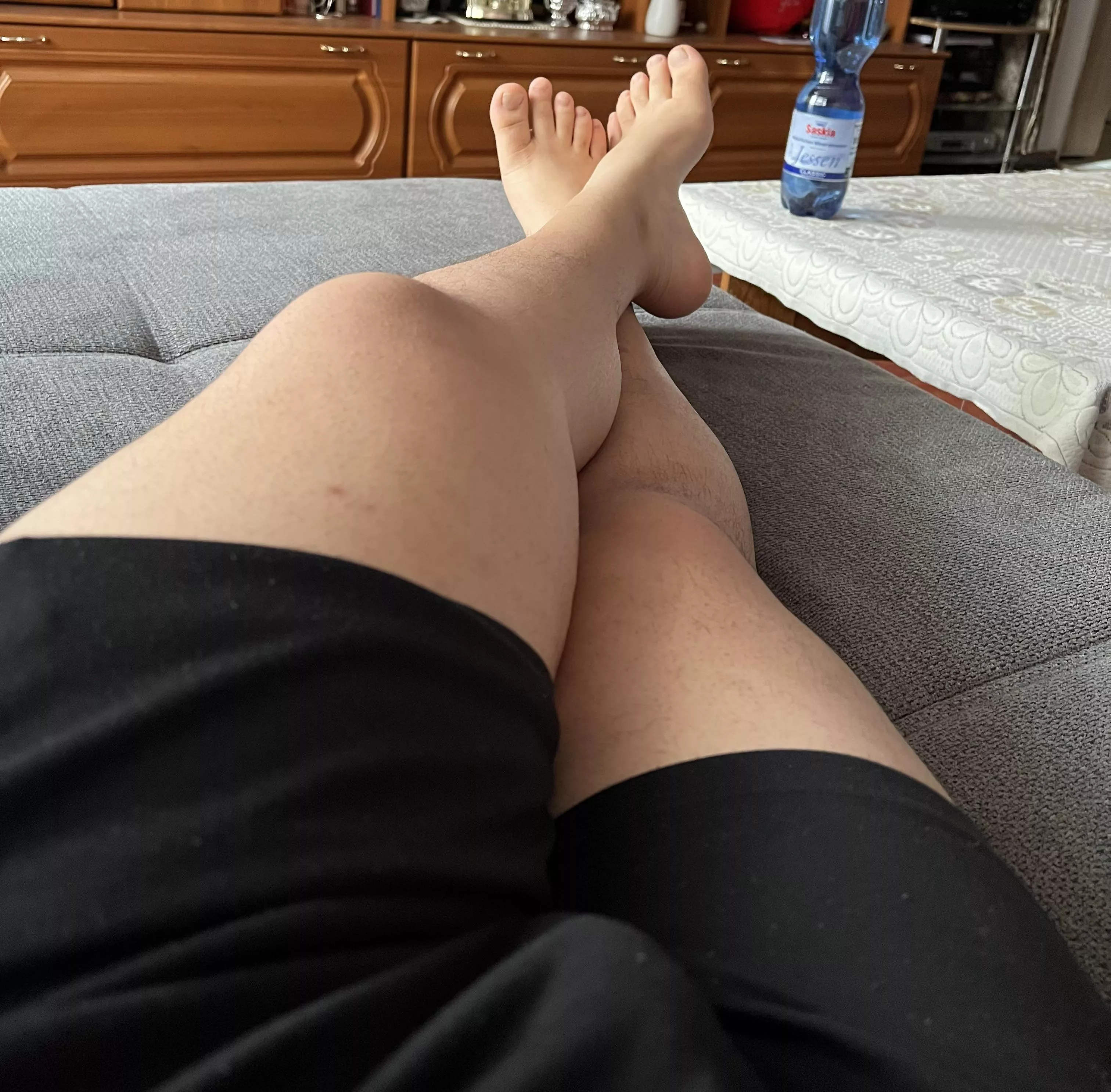 Tell me how you’d worship my feet 🥰