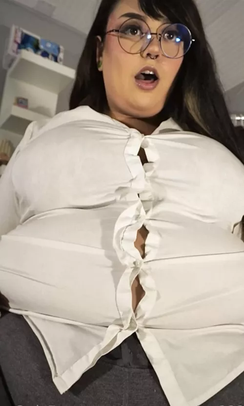 Tfw you gained so much weight your button up doesn’t fit anymore✨