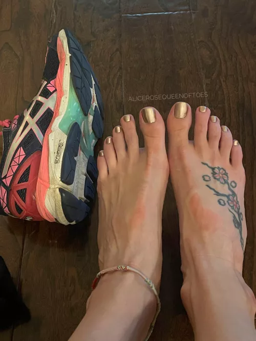 Would you still kiss my feet even though they may be a tad sweaty from a 2 mile run? 🤔