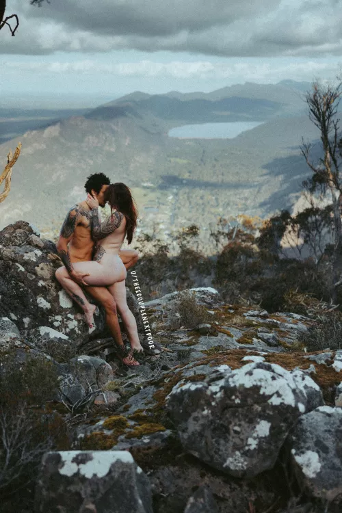 Adventures are better when you get naked 💚