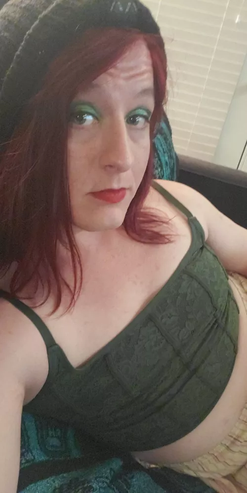 Anyone down for a scary movie with a redhead?? 💀🖤