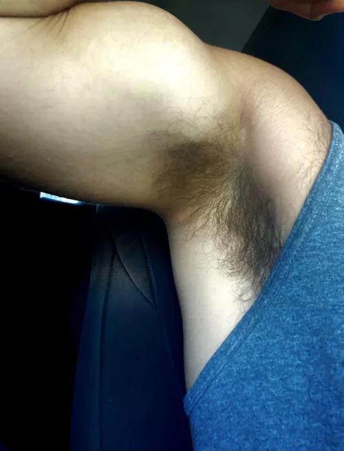 Bury your face in my musky hairy armpits. No deodorant for days all for you. Hit my DM if you want to help me buy something. 🐽😈