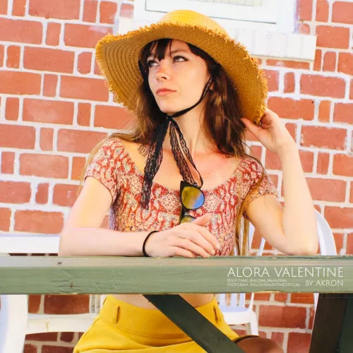 Golden brunette 🌞