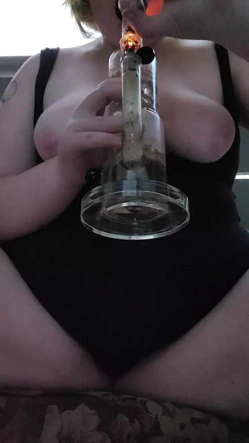 I'm chubby and a stoner, I feel like that makes me a double knock out 😋🍃