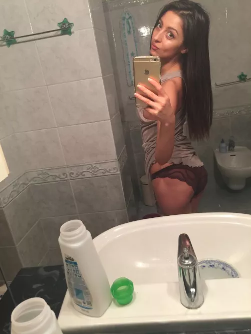 What do you think about this pair and ass babe? [f]