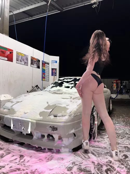 Young kiwi girl 🍑