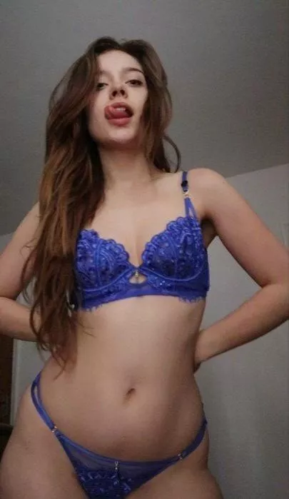 21[F4M] Like this if your cock is bigger than 5inches! 😋