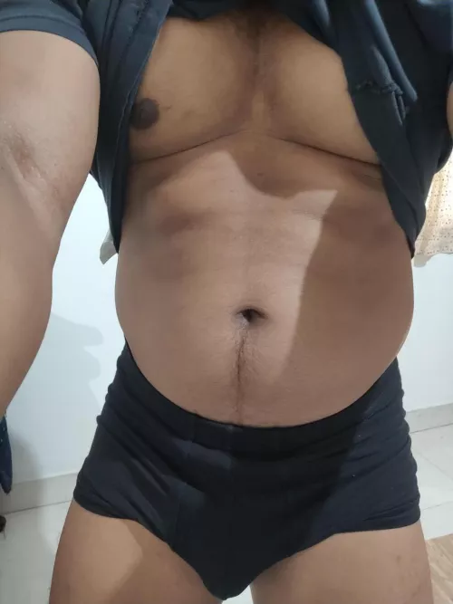 Big daddy here with his big black gun , ready to spray 💦💦