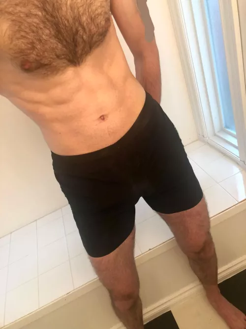 Can anyone recommend a really well fitted pair of (m)ens tight white boxers? Dm or comment please 😌