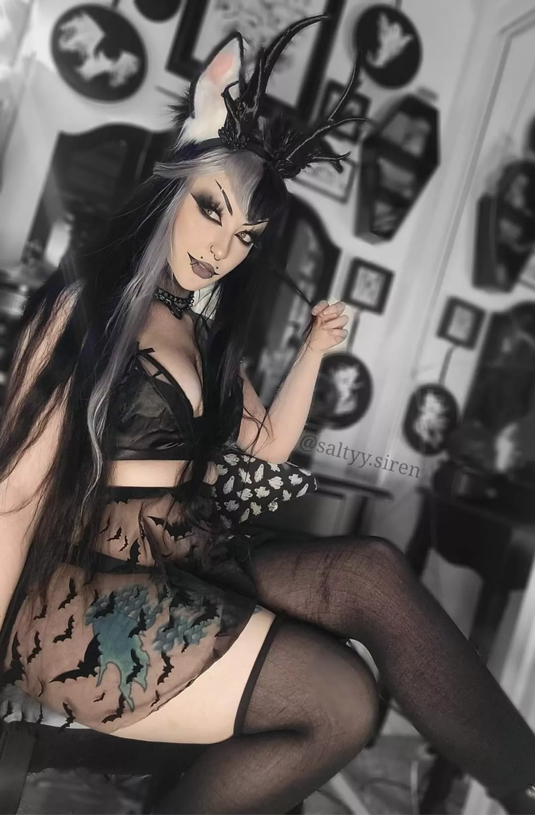 cryptid girl🖤
