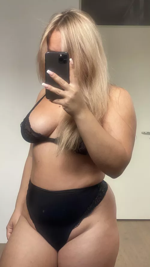 Im a good girl but only here 🙈