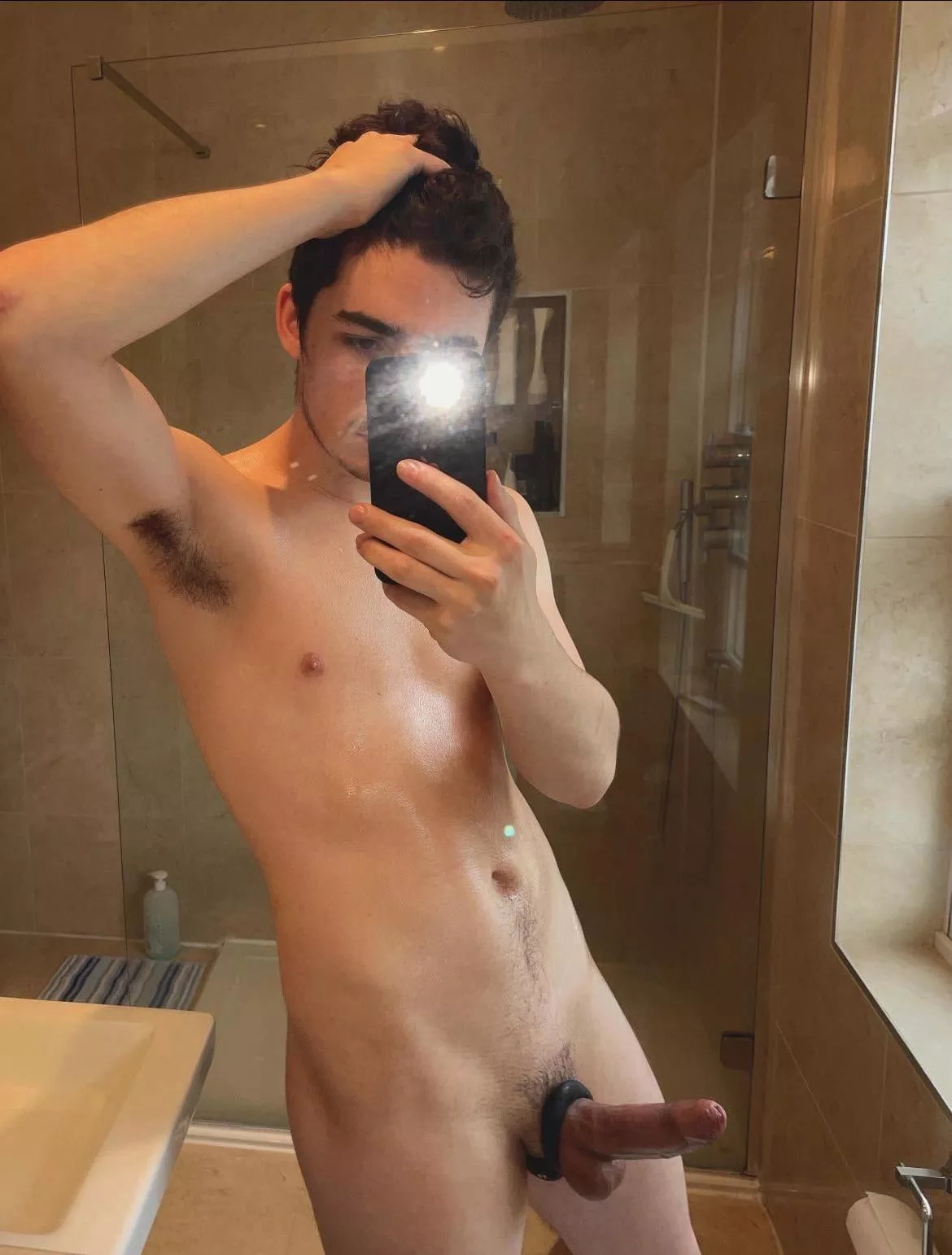 POV: You’re my neighbour watching me take nude pics in the mirror 😉 (dms open)