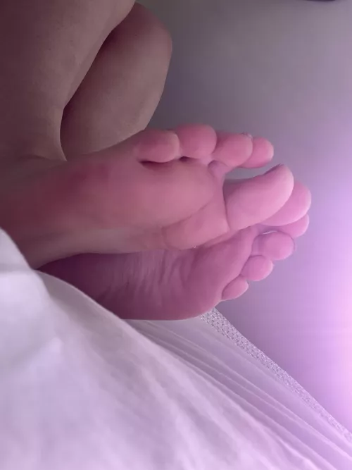 Show my feet some love if you like what you see 🥰