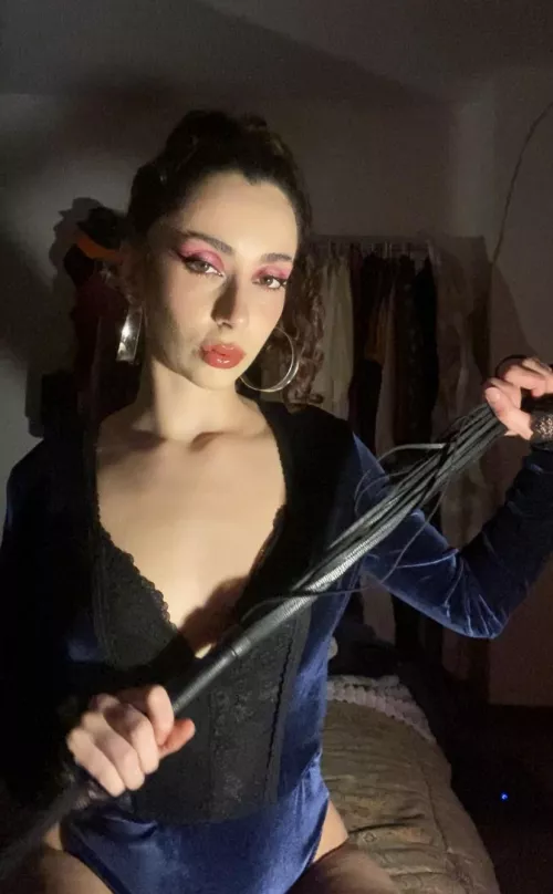 you deserve to be on your knees begging for my attention [domme] 😈