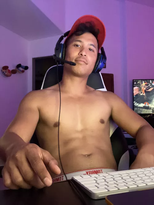 Any Fall Guys/ DbD/ fortnite players? DM me a face pic for a reply!