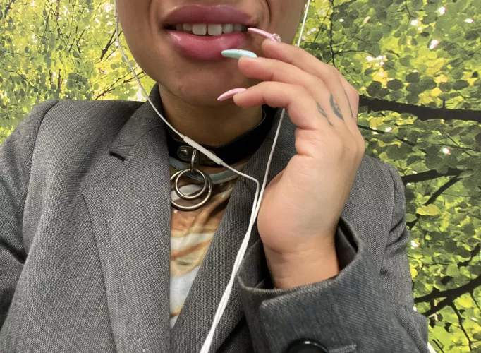 Collar and a suit type of day