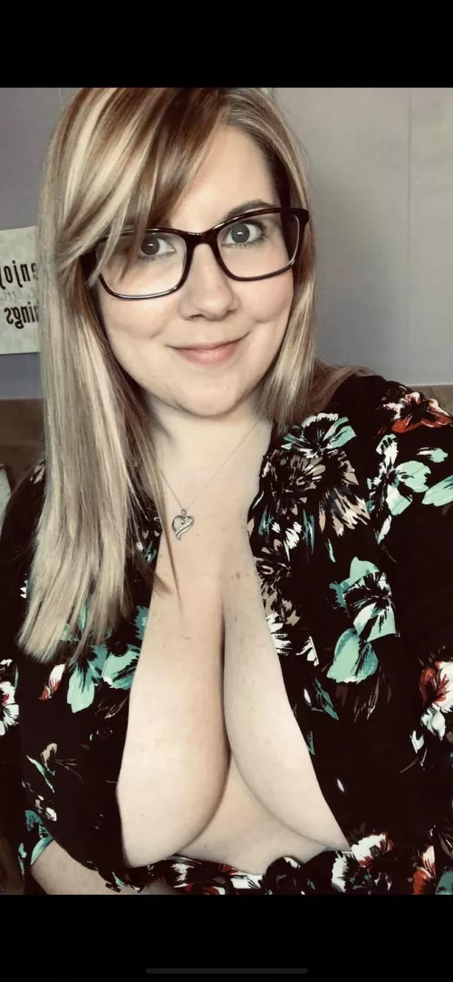 Cum to me💦 🍆rates📱Sexting. Paid snap. No PPV. almost daily content. Over 100 pictures and videos so far. Customs available. Content includes M/F. Solo. Anal. Toys. Lingerie. Throat goat. Cumshots. Slow mo. And so much more in the future!! Link i