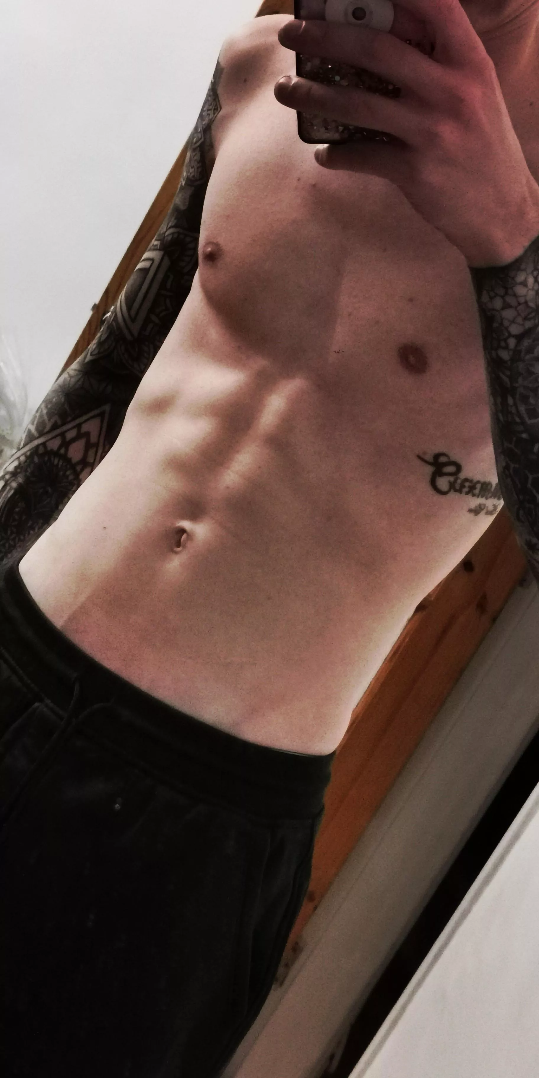 dm me for skinny dude nudes 😈