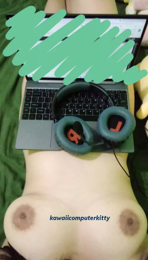 [F] Naked while working... 💻