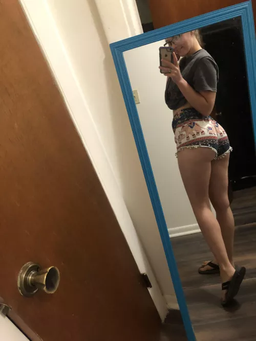 Legs with a rear view😁