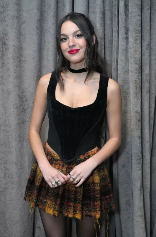 Olivia Rodrigo is making me so hard need a bud to help me blow my load for her