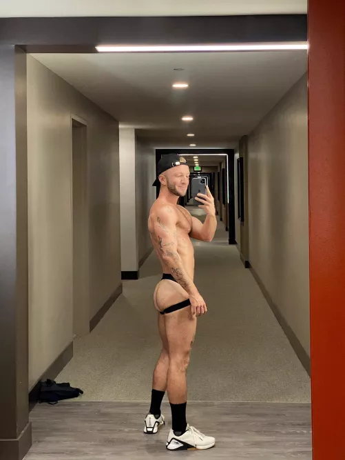 Right after I squatted on a hot couple all night long 😈🐷🍑