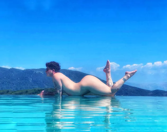 would you fuck me in the pool on the first date?