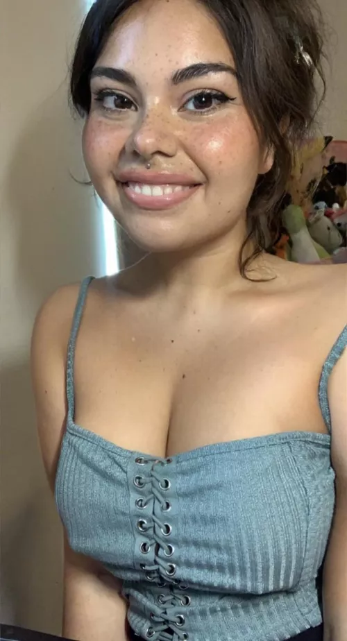 Can you tell I’m braless in this top?