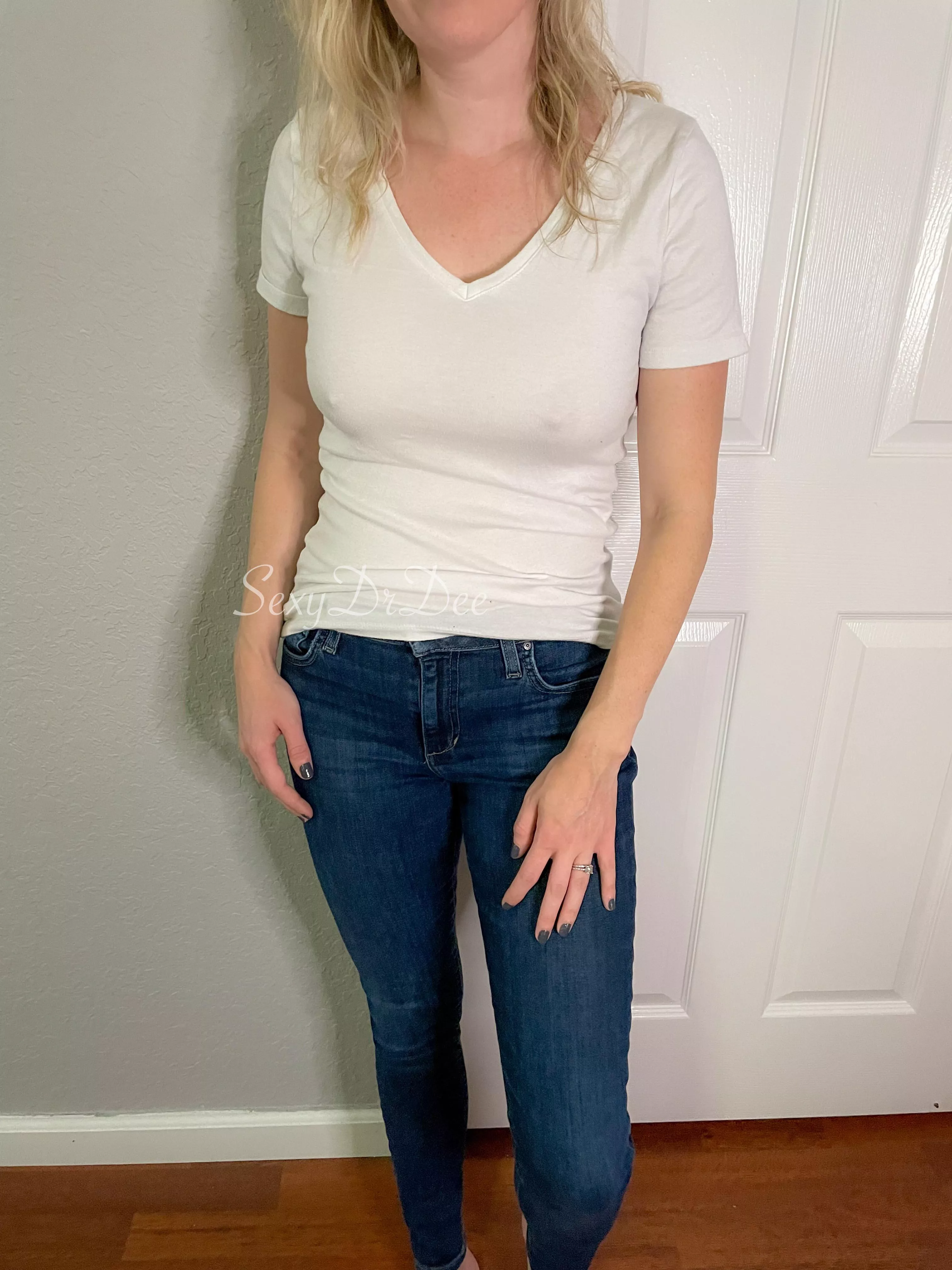 I’m an all American girl with jeans and a white tshirt [f]