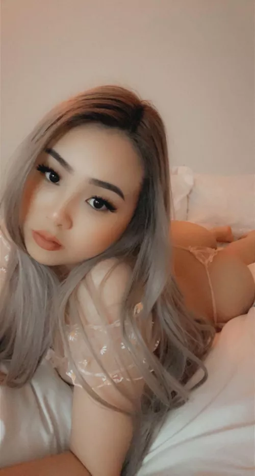 Is there something behind me?😳