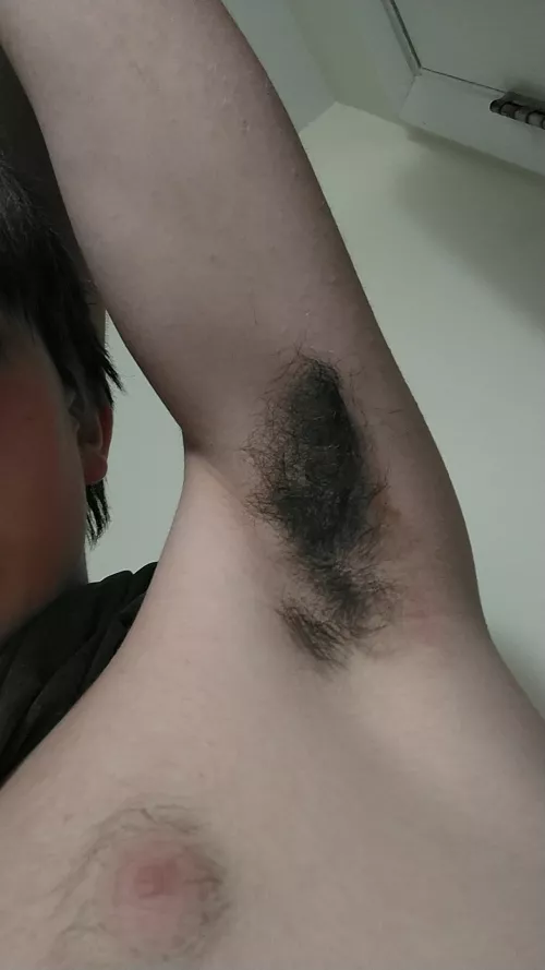 just thought I might show my hairy pits to the world