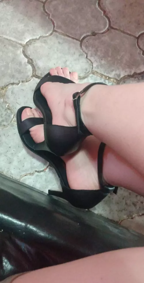 [selling] You're only useful when you're on your knees kissing My feet. Kik: angelgoddess263