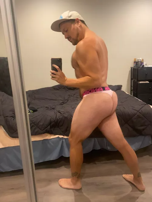 Thick thighs and big butt 😝