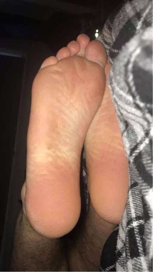 20 blonde athletic if you like weed and feet hmu