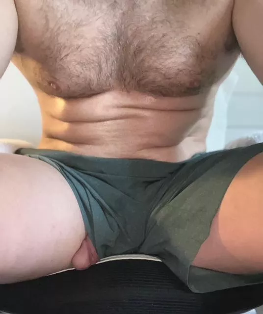 (38) just hanging at the gym 🍆