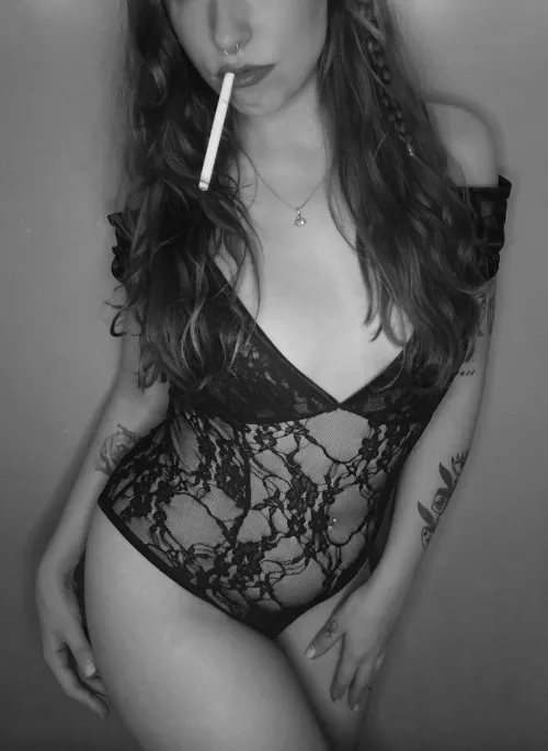 a black and white dangle 🖤