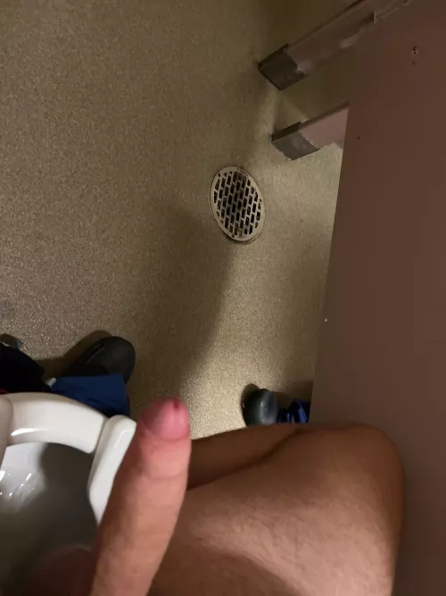 About to jerk with coworker, need a little slut to assist us