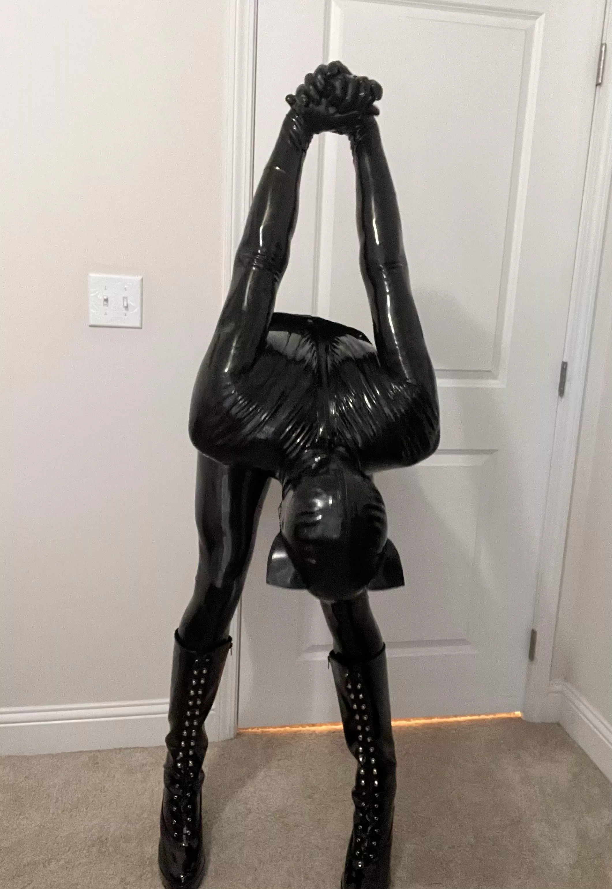 Can someone tie my up in this pose?