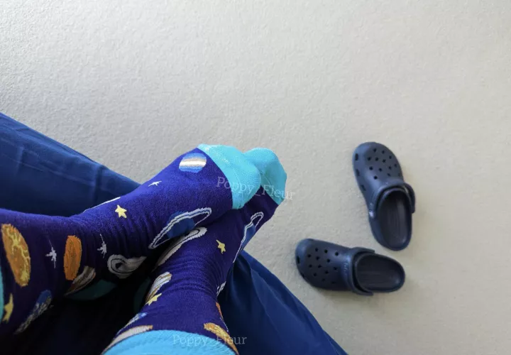 Do you like my galaxy socks? 🙃💙🛸