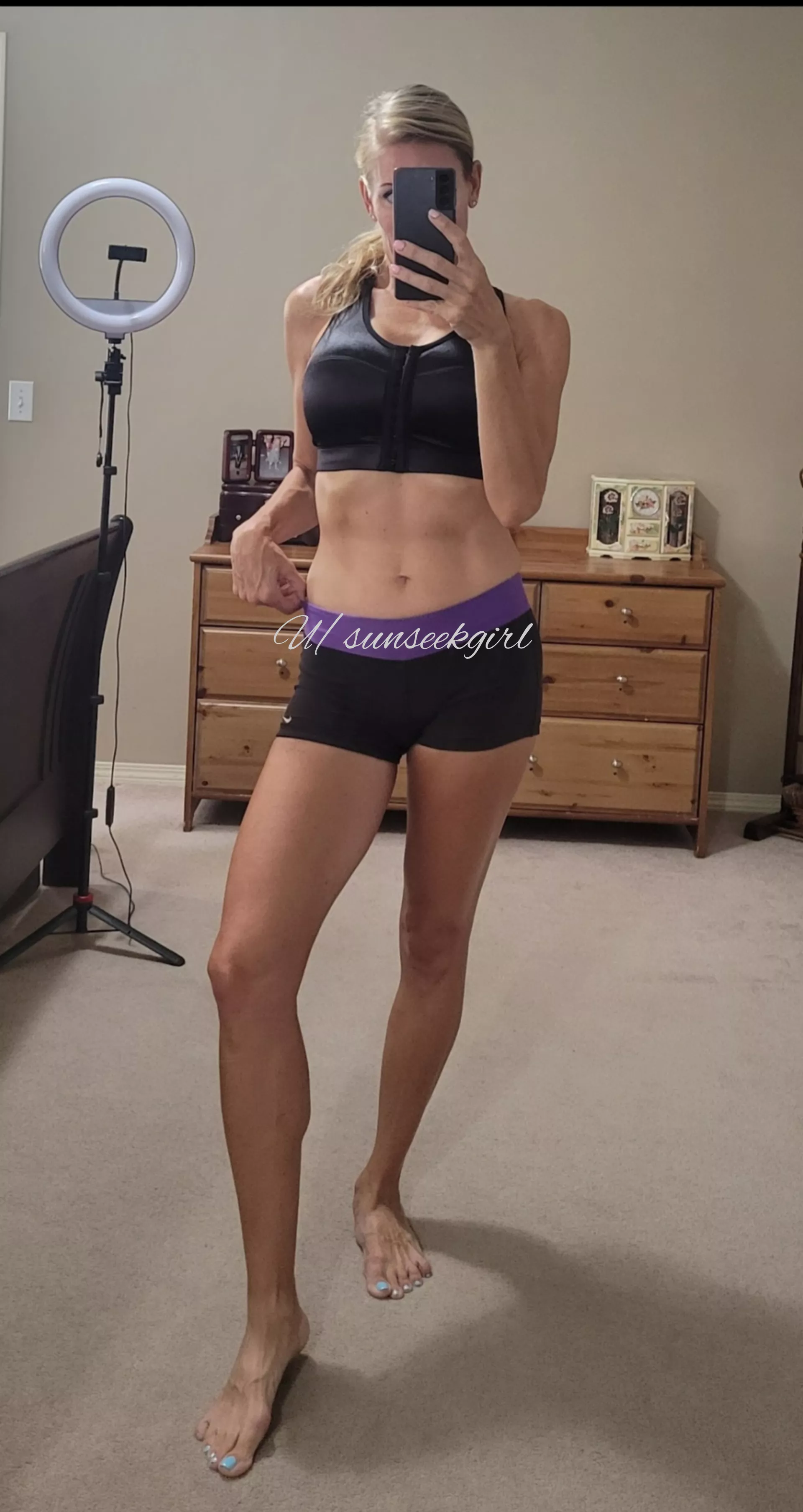 Follow a classy, nice girl who loves to show her body.