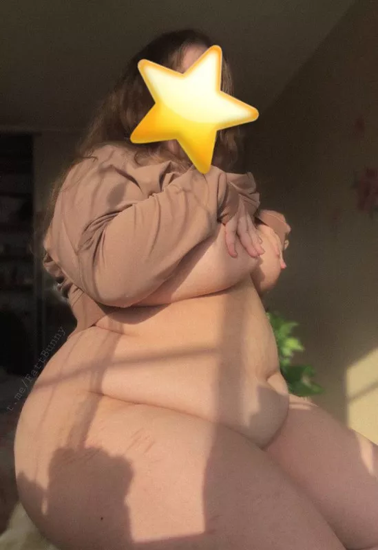 I have such a soft belly (♡˙︶˙♡)