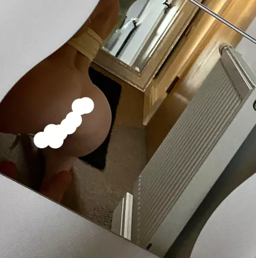 I’m 19😇 my onlyfans subscription is free! Come say hi ❤️ link in the comments❤️