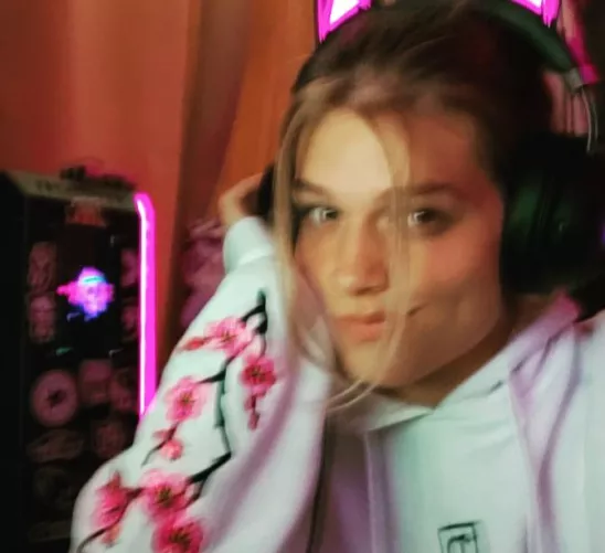 It's Femboi Friday!! >:)