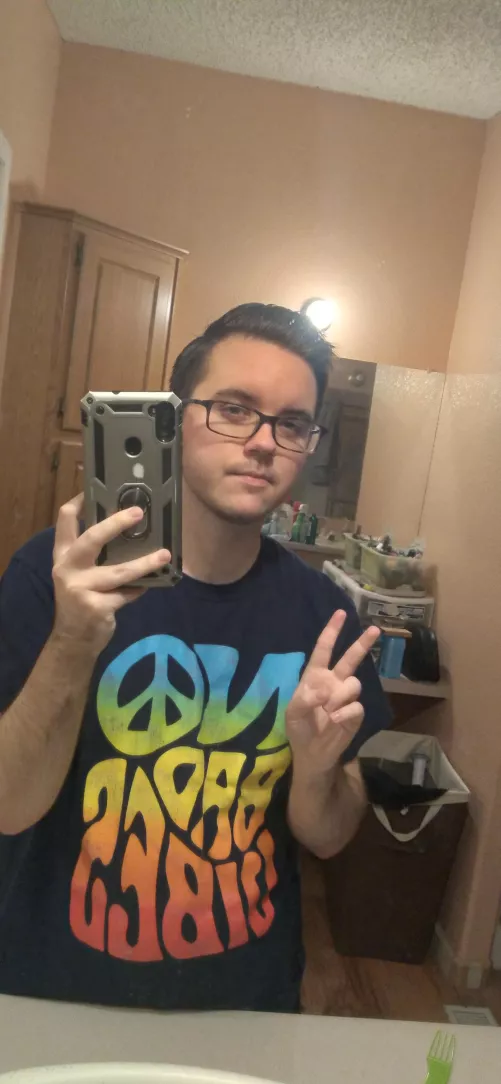 looking for friends or a huge nerd, like me