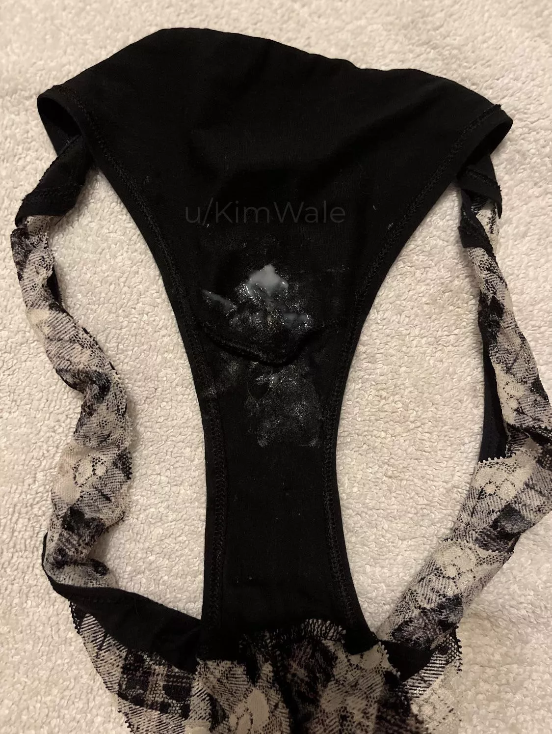 Made a creamy little mess in my panties 💦
