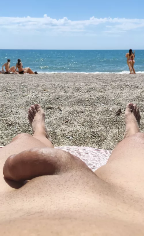 Some CFNM at the beach