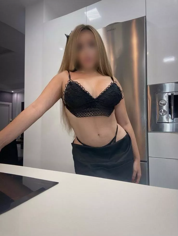 Someone help me to take off my clothes 😈