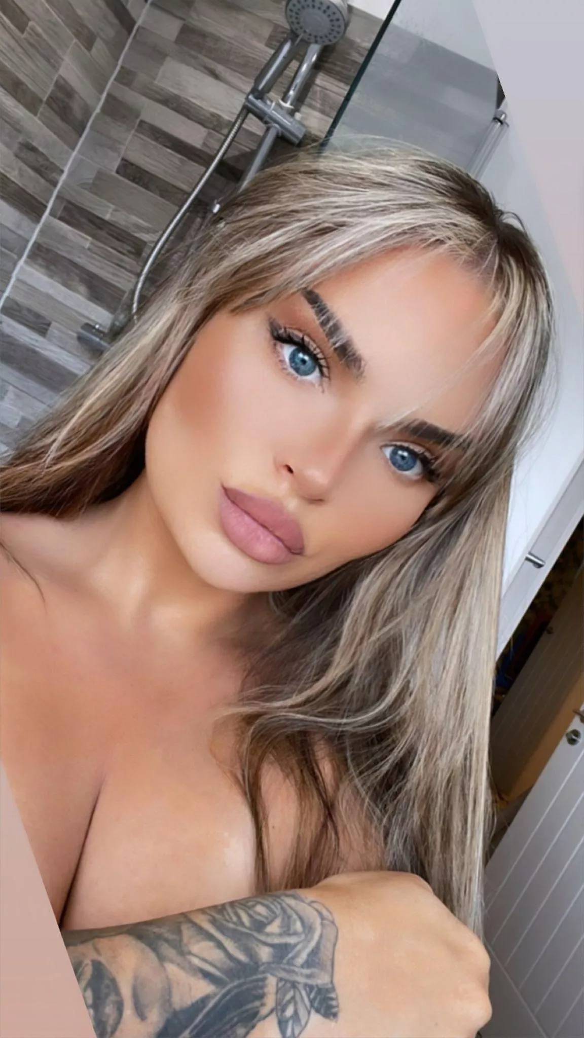 Sure my life isn't perfect, but my hair is 💁🏼‍♀️ - AmeliaSummers