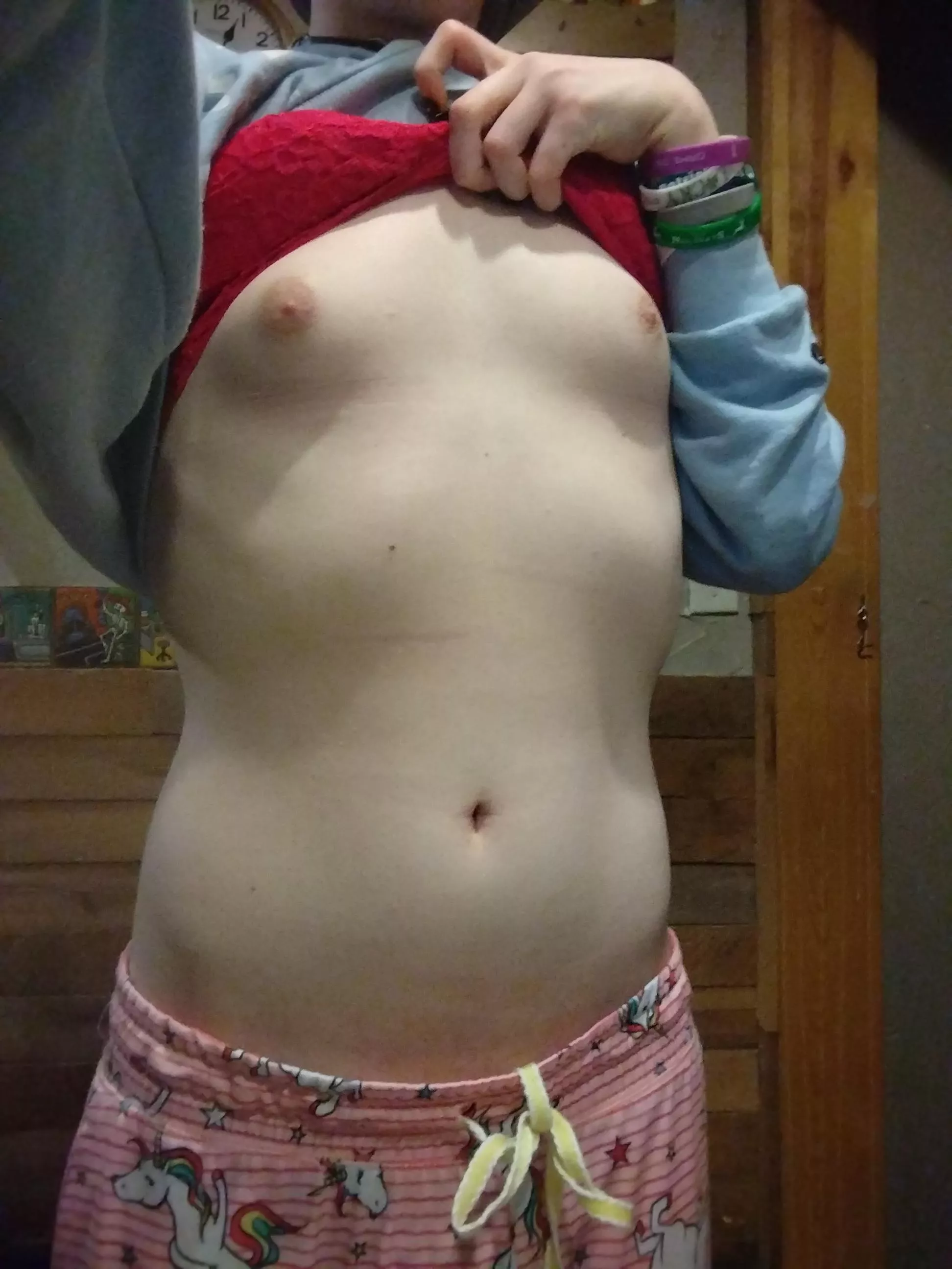 Titty Kisses would feel so good right now 🤤🌺